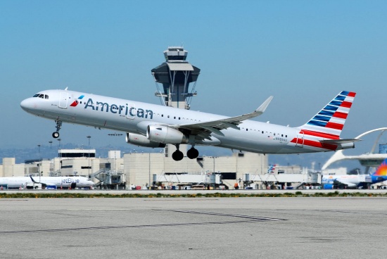 一名乘客在洪都拉斯机场闯入一架美国航空公司客机驾驶舱