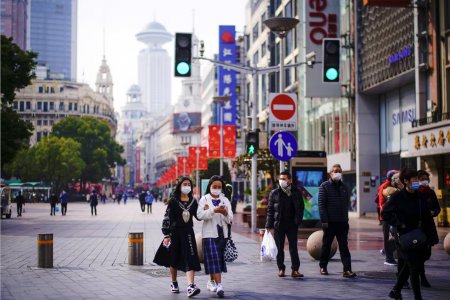 中国3月31日新增确诊1827例新的新冠病例 而前一天为