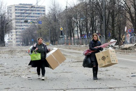 乌克兰人坚守在马里乌波尔的Azovstal钢铁厂