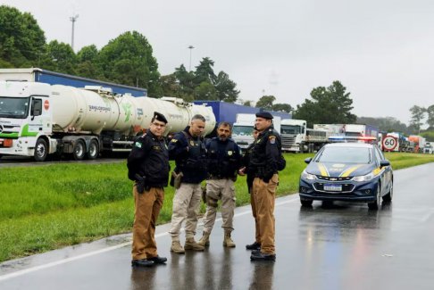 巴西道路封锁中断了全国的燃料分配