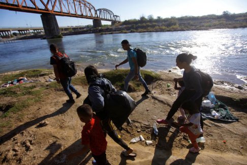 美国庇护改革旨在加速墨西哥边境的一些拒绝