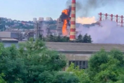 乌克兰无人机袭击俄罗斯图阿普谢炼油厂造成停工