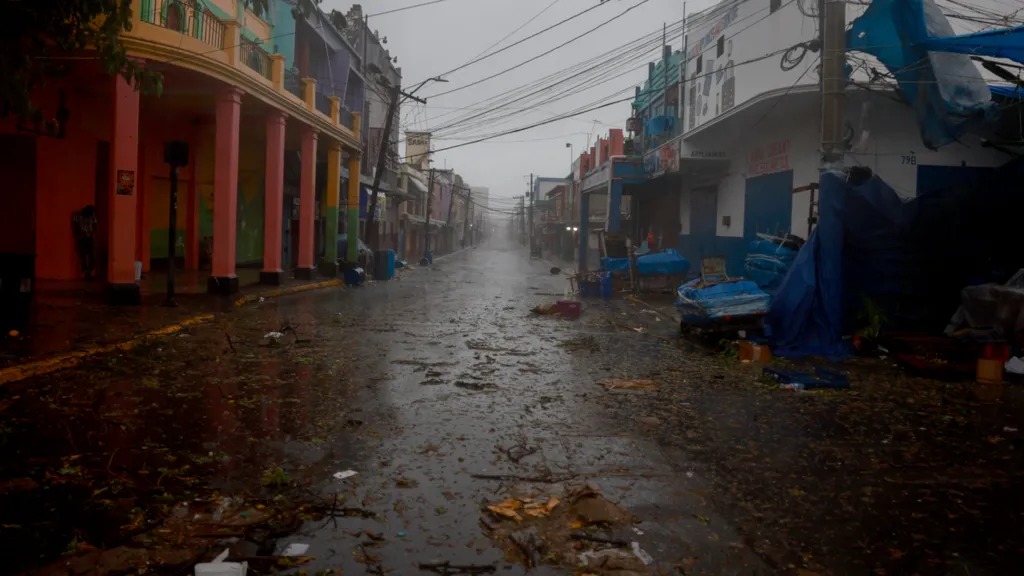 暴风雨下的牙买加首都金斯敦