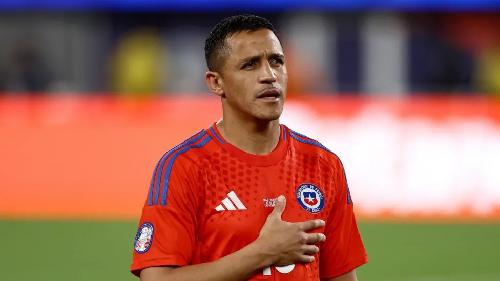 亚历克西斯·桑切斯(AlexisSanchez)以51粒进球成为智利队的进球纪录，同时也是出场166次的智利国家队出场次数最多的球员